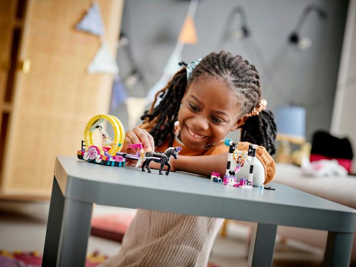 Produktbild LEGO Magische Akrobatikshow (41686, LEGO Friends)