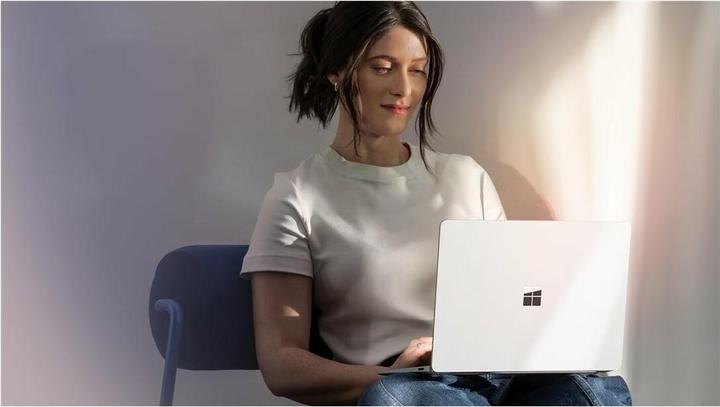 Produktbild Microsoft Surface Laptop 7. Edition (Intel) for business – Copilot+ PC (15", Intel Core Ultra 5 236V, 16 GB, 256 GB, CH)