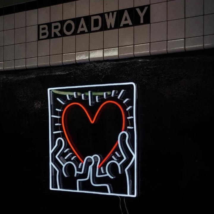 Produktbild YellowPop Keith Haring Radiant Heart (244 lm)