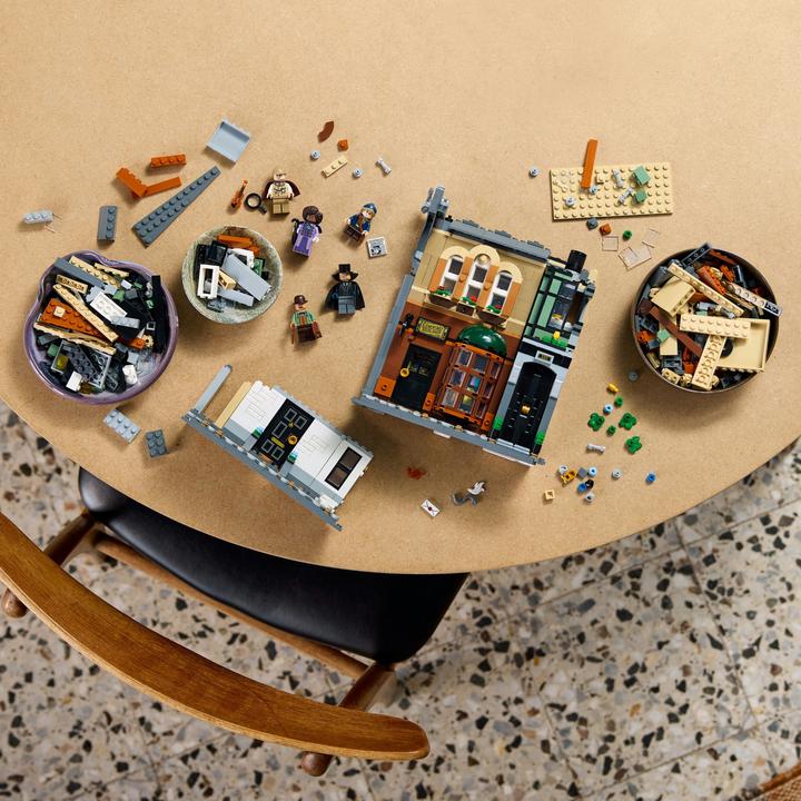 Actual product image LEGO Sherlock Holmes: Book Nook (10351, LEGO Icons)