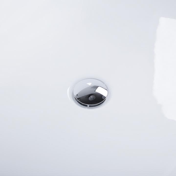 Actual product image Beliani Bathtub freestanding black oval 150 x 75 cm ANTIGUA (180 l, 75 cm, 150 cm)