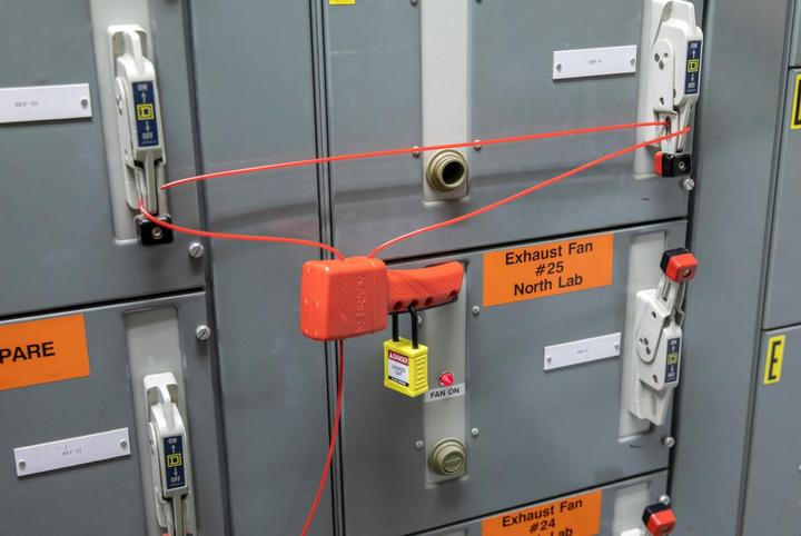Produktbild Brady APClo, Allzweckverriegelungssystem m. nicht leitendem Nylonkabel (2,44 m) (050941)