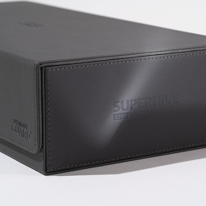 Produktbild Ultimate Guard Kartenbox XenoSkin Superhive 550+ Grau