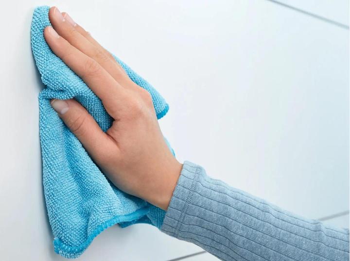 Image du produit tesa MOON Support de rouleau de papier toilette avec solution adhésive sans perçage