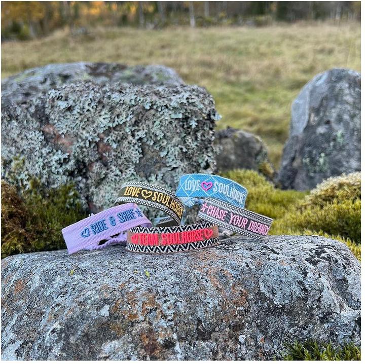Immagine prodotto Soulhorse Bracciale in tessuto Love (24 cm)
