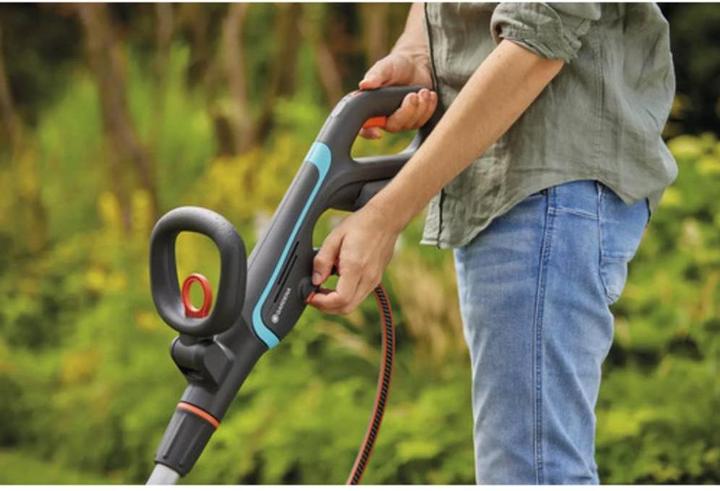 Produktbild Gardena Akku-Multi-Reiniger Aqua Brush Patio 03/18V P4A solo (Akkubetrieb)