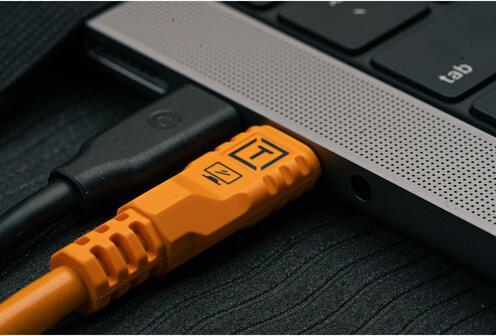 Actual product image Tether Tools TetherPro USB-C Optima 10G rechts orange 1,8m (1.80 m, USB 3.2 Gen 2)