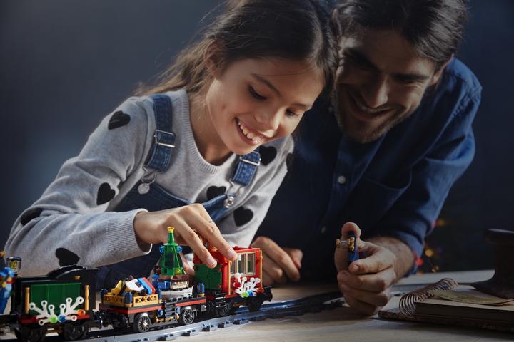 Produktbild LEGO Creator Festlicher Weihnachtszug (10254, LEGO Creator Expert)