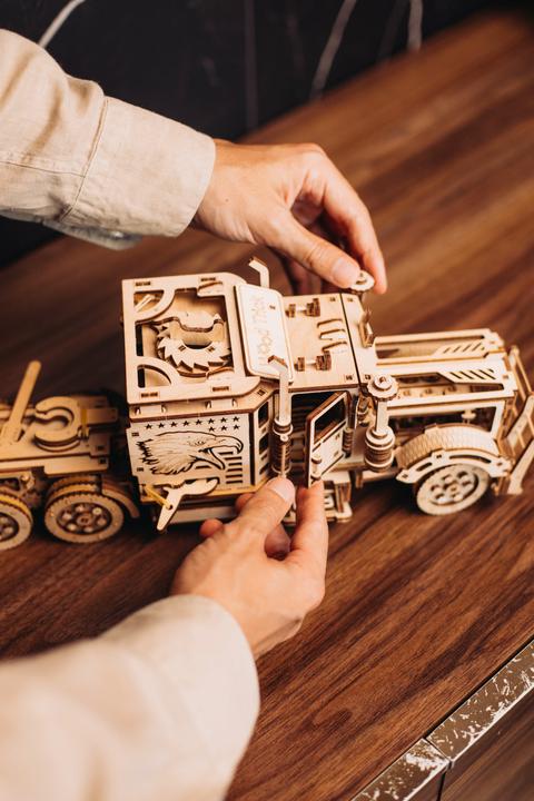 Produktbild Wood Trick LKW - Sattelschlepper - 3D Holzbausatz