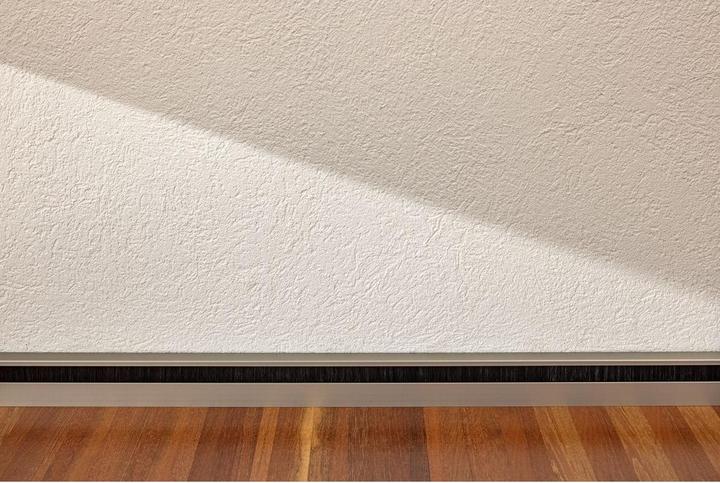 Produktbild Elbro Sockelleistenkanal 2400×60×20mm anthrazit Bürste schwarz (Kabelkanal, 240 cm)