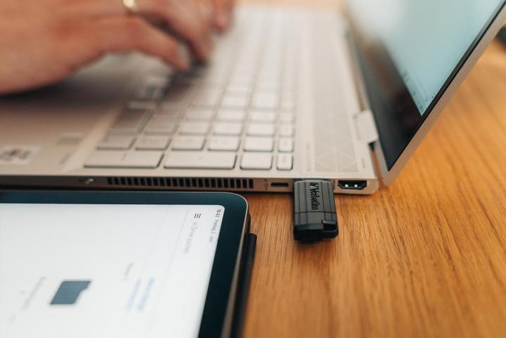 Produktbild Verbatim PinStripe (64 GB, USB-A)