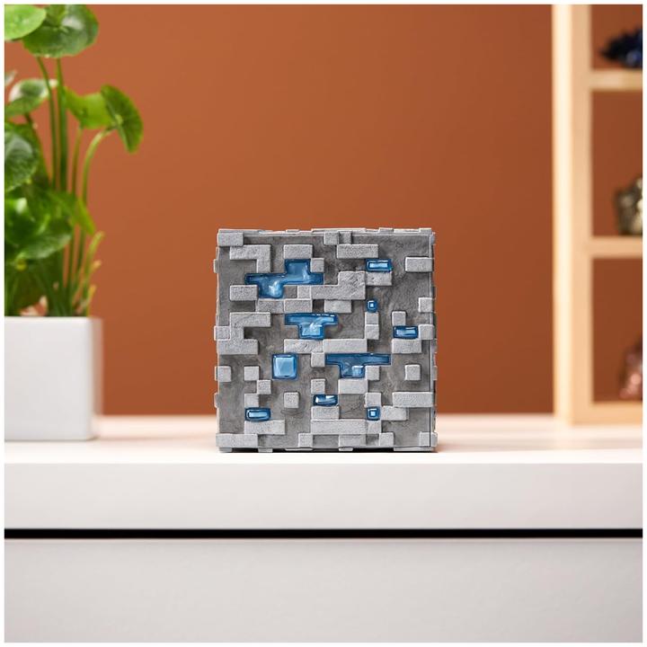 Actual product image Noble Collection Minecraft Replik Illuminating Diamond Ore Cube 10 cm