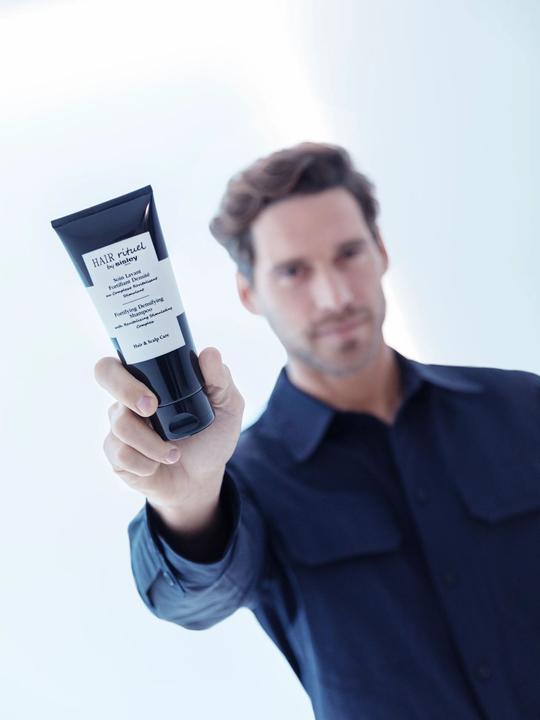Actual product image Sisley Soin Lavant Fortif Dens (200 ml, Liquid shampoo)