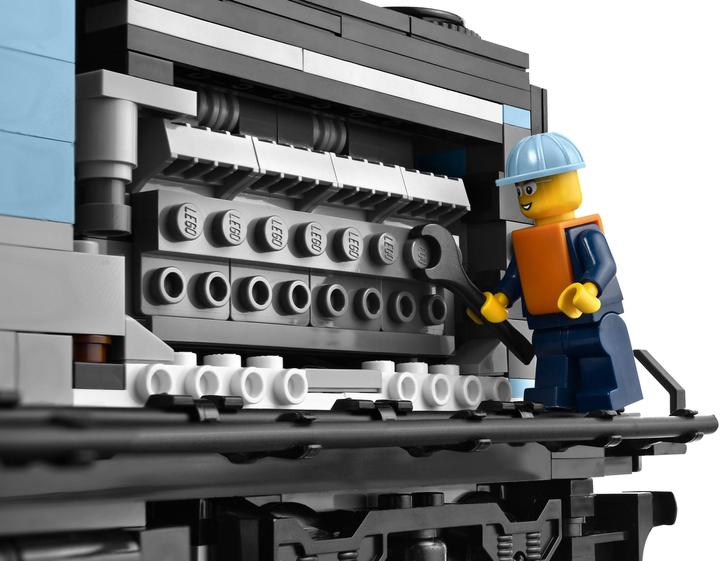 Actual product image LEGO Maersk Trein - 10219 (10219, LEGO Creator Expert)