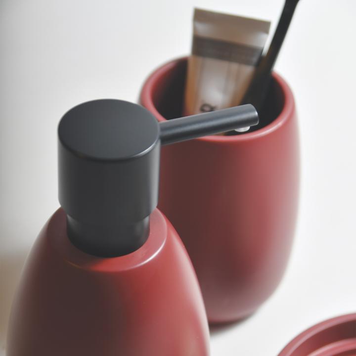 Actual product image spirella Sven Polyresin Seifenspender Berry