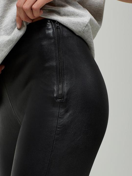 Actual product image Selected Femme leather trousers (Frequency band 38 (2600 MHz))