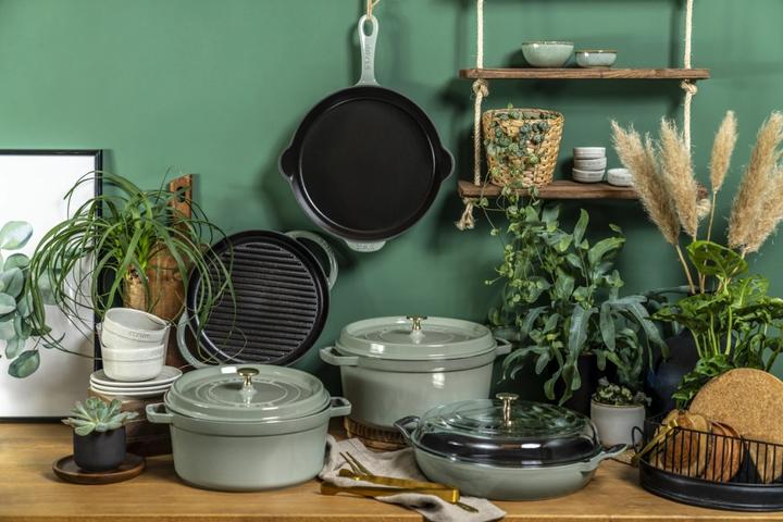 Produktbild Staub Cocotte 26 cm, rund, Eucalyptus, Gusseisen 5.25l (26 cm, Bräter + Schmortopf, Gusseisen)