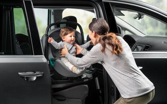 Produktbild Britax Römer BABY-SAFE 3 i-SIZE (Kindersitzerhöhung)