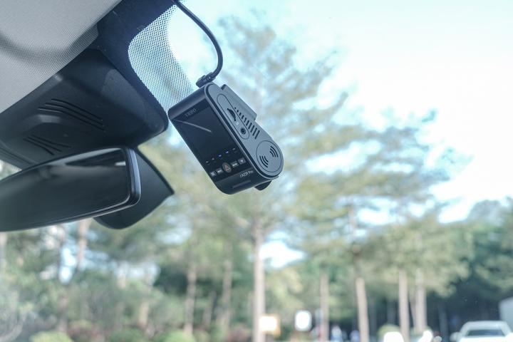 Immagine prodotto Viofo A229 Pro 3CH (WiFi, Accelerometro, Visione notturna, Ricevitore GPS, Microfono incorporato, Display integrato, 4K)