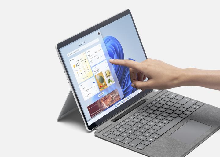 Produktbild Microsoft Surface Pro X (13", Microsoft SQ1, 8 GB, 128 GB, DE)