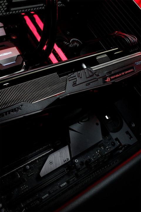 Image du produit Mifcom SAVAGE GTX 1070 Ti - Édition ZGS 2018 (Intel Core i7-8700K, 16 Go, 500 Go, GeForce GTX 1070 Ti)