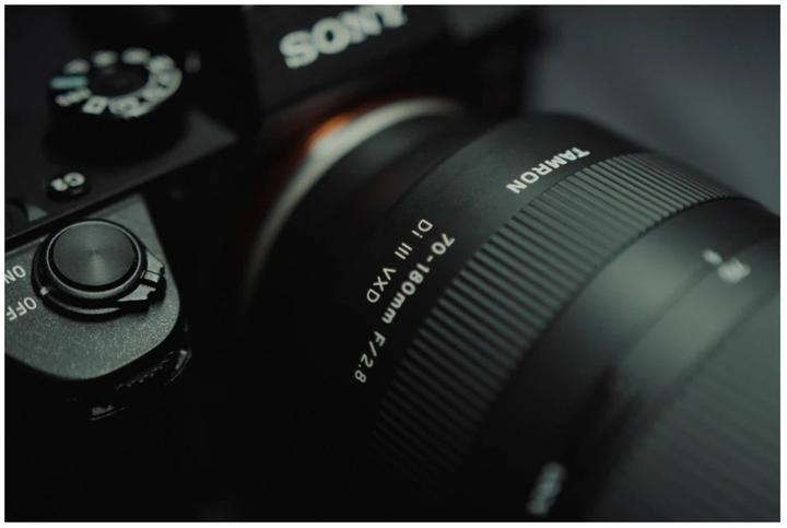 Image du produit Tamron AF 70-180mm f/2.8 Di III VXD (Sony E, Plein format)