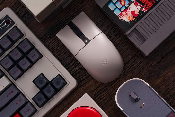 Produktbild 8bitdo Retro R8 Mouse with Charging Dock N version 85CB02 (Kabelgebunden, Kabellos, Docking)