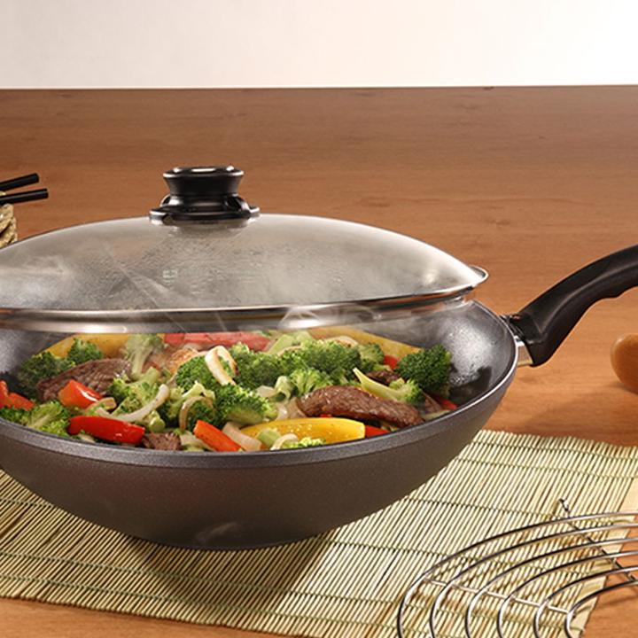 Actual product image Swiss Diamond XDClassic (32 cm, Wok, Cast aluminium)