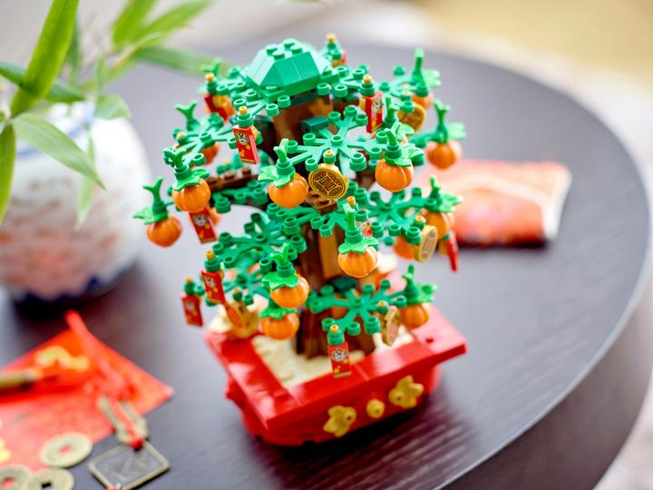 Actual product image LEGO Lucky Chestnut (40648, LEGO Icons)