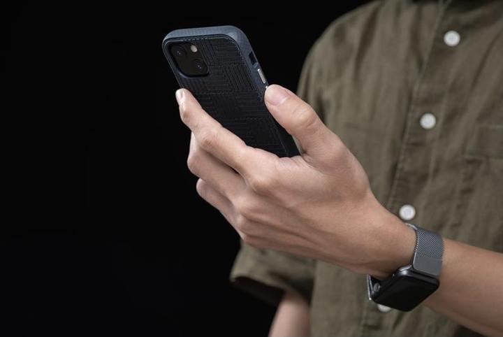 Actual product image Moshi Altra for iPhone 13 Midnight Blue (Apple iPhone 13)