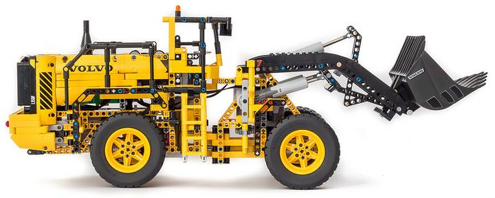 Actual product image LEGO Technic Remote-Controlled VOLVO L350F Wheel Loader (42030, LEGO Technic, LEGO Rare Sets)