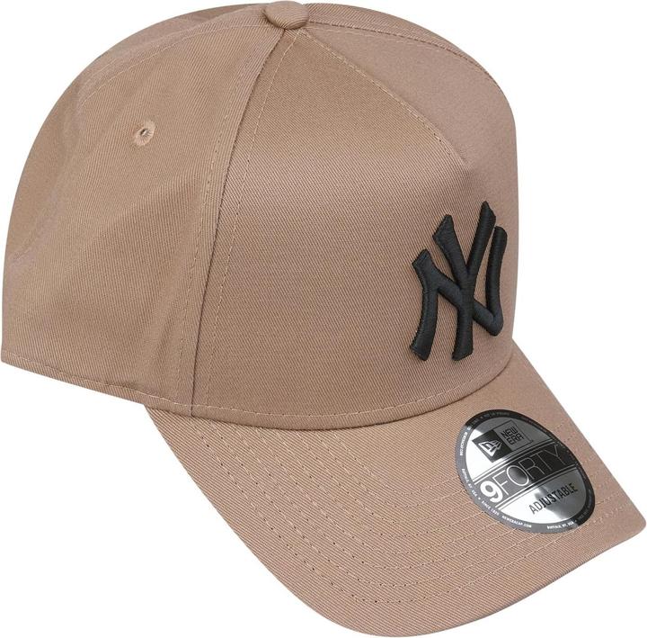 Actual product image New Era 9Forty Snapback Trucker Cap - New York Yankees khaki