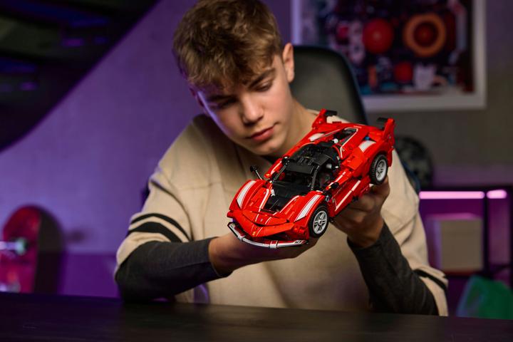 Productafbeelding LEGO Ferrari FXX K (42212, LEGO Technic)