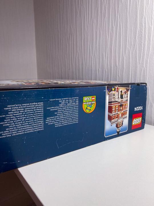 Actual product image LEGO City Hall (10224, LEGO Creator Expert)
