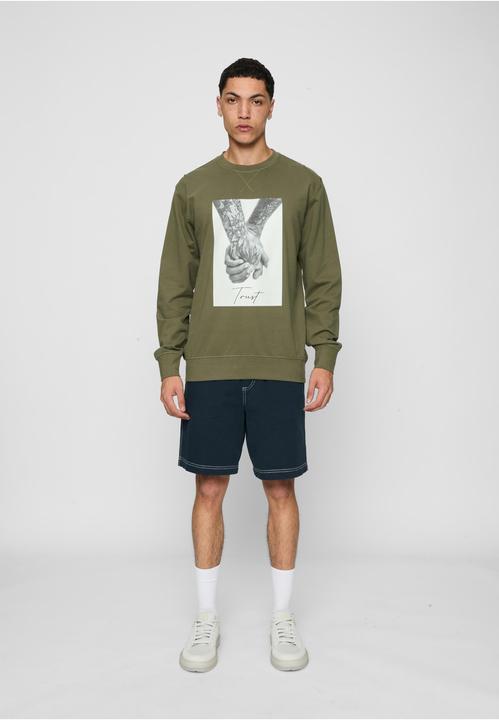 Actual product image Mister Tee Trust 2.0 Crewneck - 88239 (L)