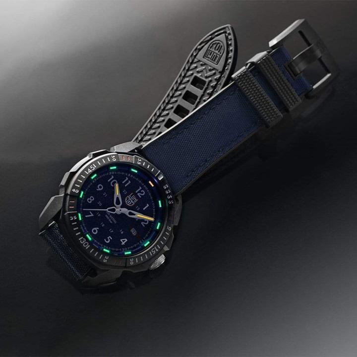 Actual product image Luminox Ice-Sar Arctic 1000 Series (Analogue wristwatch, Swiss made, 46 mm)