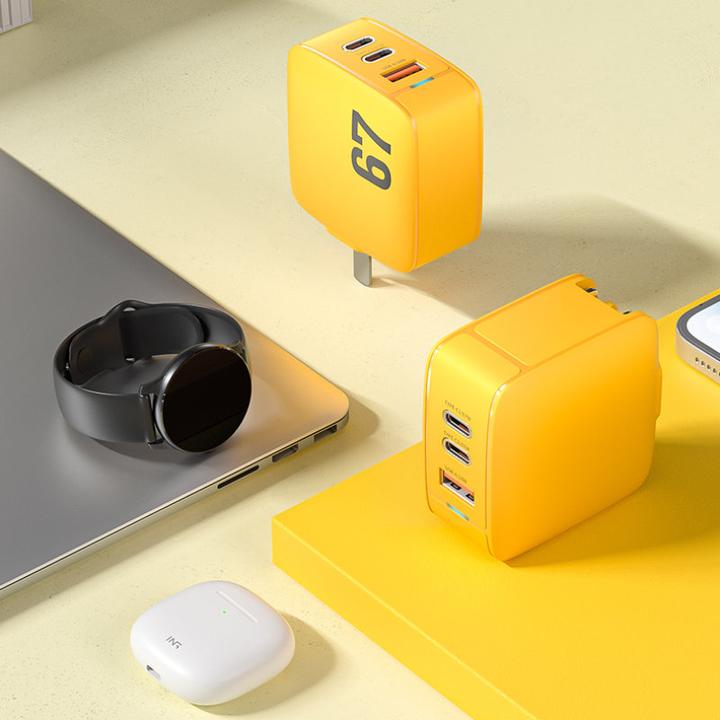 Actual product image Wekome WP-U141 Tint Series – 2x USB-C & USB-A Superschnellladegerät GaN 67W (Gelb) (67 W)