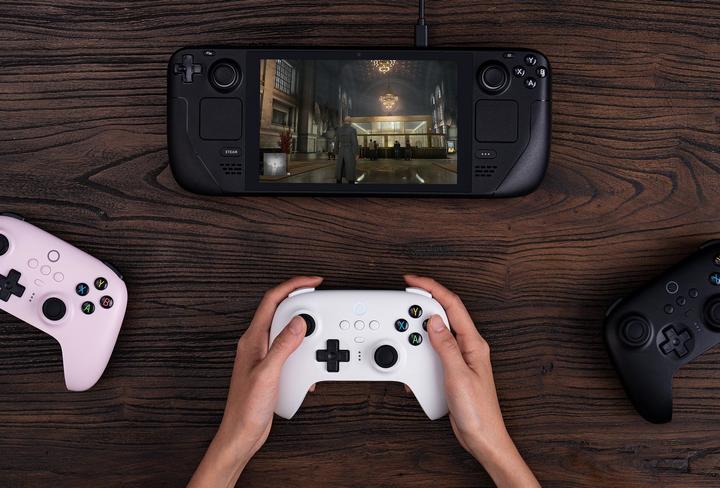 Actual product image 8bitdo Ultimate Controller with charging station (Switch, PC)