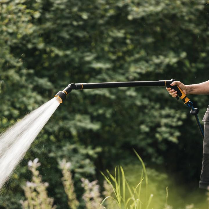 Produktbild Fiskars Giessstab mit 3 Funktionen, Schwenkbarer SoftGrip-Düsenkopf, Durchflusskontrolle mit Frontreg
