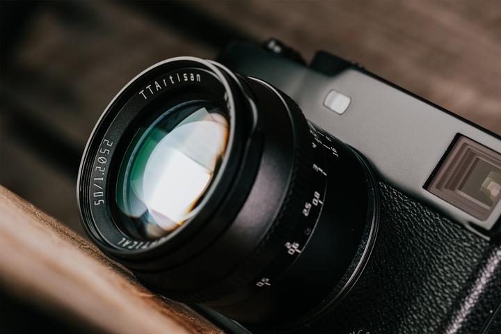 Image du produit TTArtisan 50mm f1.2 pour monture Fuji FX (APS-C) (Fujifilm X, APS-C / DX)