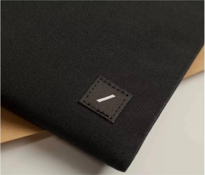 Produktbild Native Union W.F.A Sleeve für MacBook Pro 16 Schwarz MacBook Pro 16 (16.20")