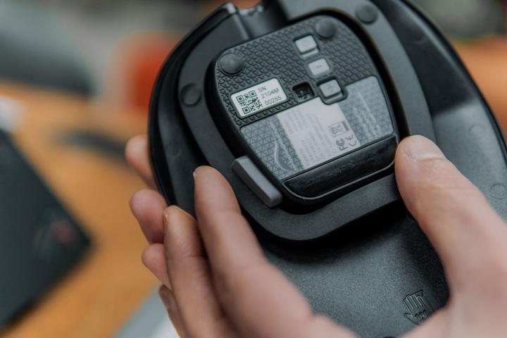 Actual product image Bakker Elkhuizen BakkerElkhuizen Mouse HandshoeMouse Shift Medium Bluetooth retail (Wireless)