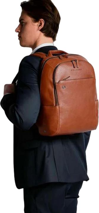 Actual product image Piquadro Black Square Laptop-Rucksack