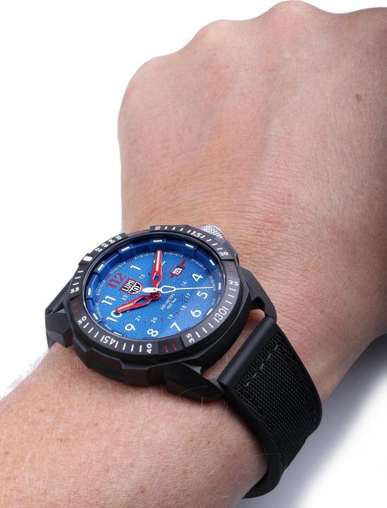 Actual product image Luminox Ice-Sar Arctic 1000 Series (Analogue wristwatch, Swiss made, 46 mm)