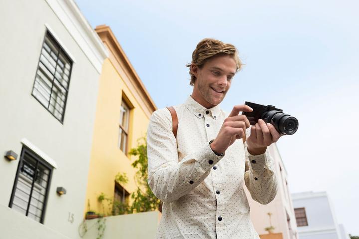 Actual product image Sony ILCE-QX1 SmartShot camera incl. 16-50mm E Mount lens (20.10 Mpx, APS-C / DX)