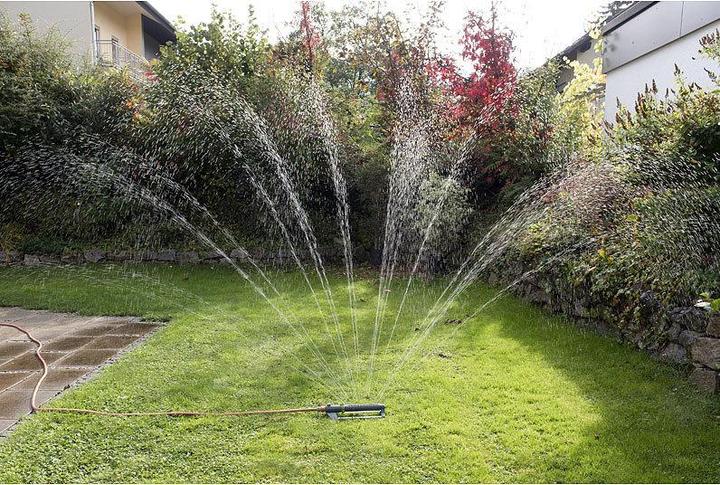 Image du produit Royal Gardineer Arroseur oscillant quadrangulaire avec tamis de saleté (Arroseur carré)