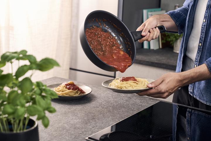 Image du produit Zwilling - Madura Plus Ceramic Saute Pan - Sort - 24 cm (24 cm, Poêle à frire, Aluminium)