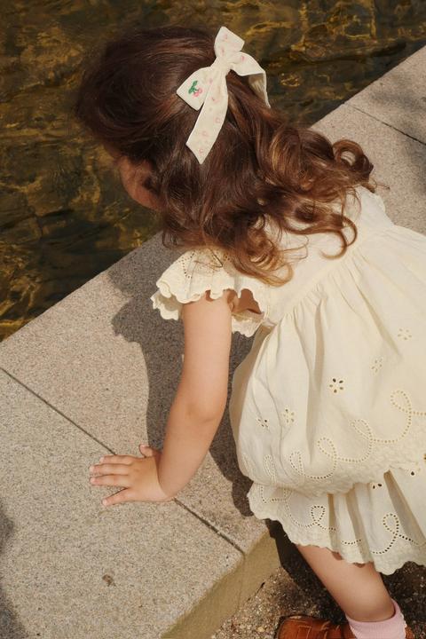 Image du produit Konges Slojd Velvet Bow Haarspange Pearly Ivory (1 pcs)