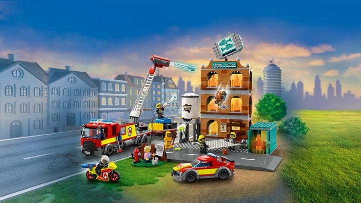 Produktbild LEGO Feuerwehreinsatz mit Löschtruppe (60321, LEGO City)