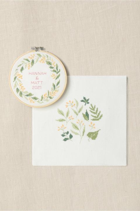 Actual product image DMC Embroidery Set Mindful Making Duo Flower Wreath, Ø 15.7 cm